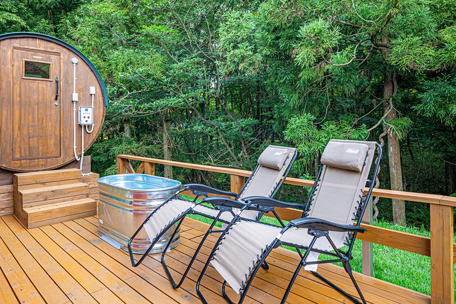 Private barrel sauna & water bath in all cabins